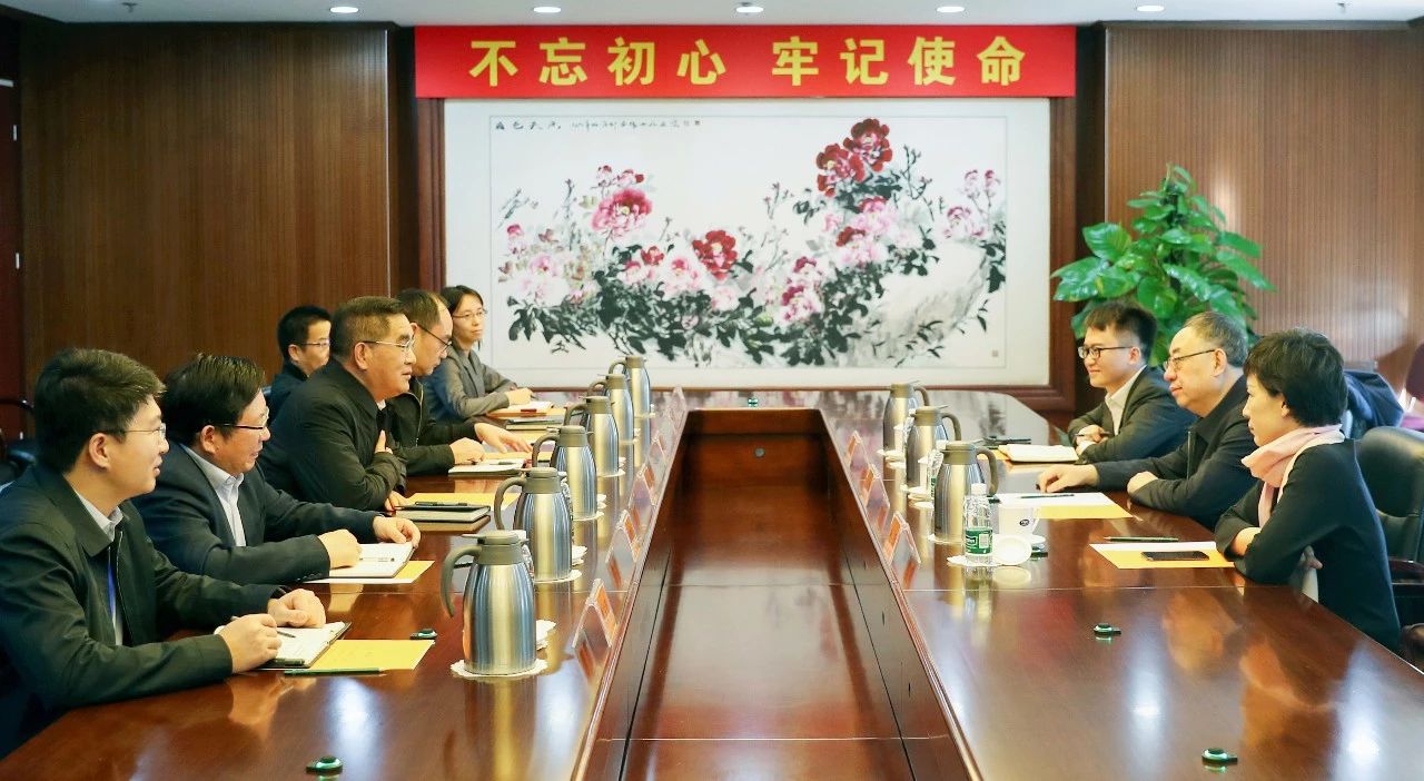 姜仁鋒會(huì)見中國國新黨委委員、總會(huì)計(jì)師劉學(xué)詩 