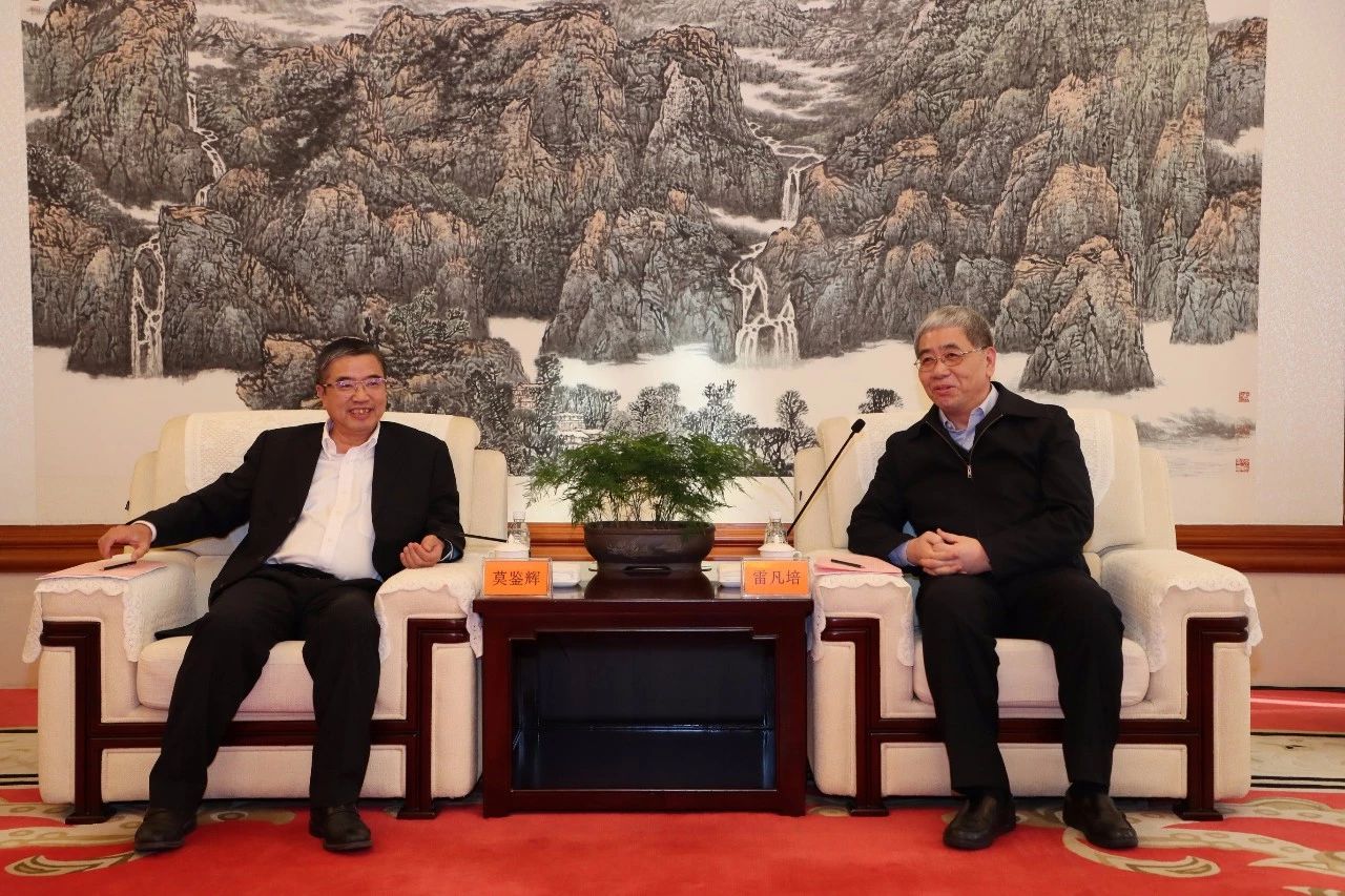 雷凡培會(huì)見中國船級(jí)社黨委副書記、總裁莫鑒輝一行