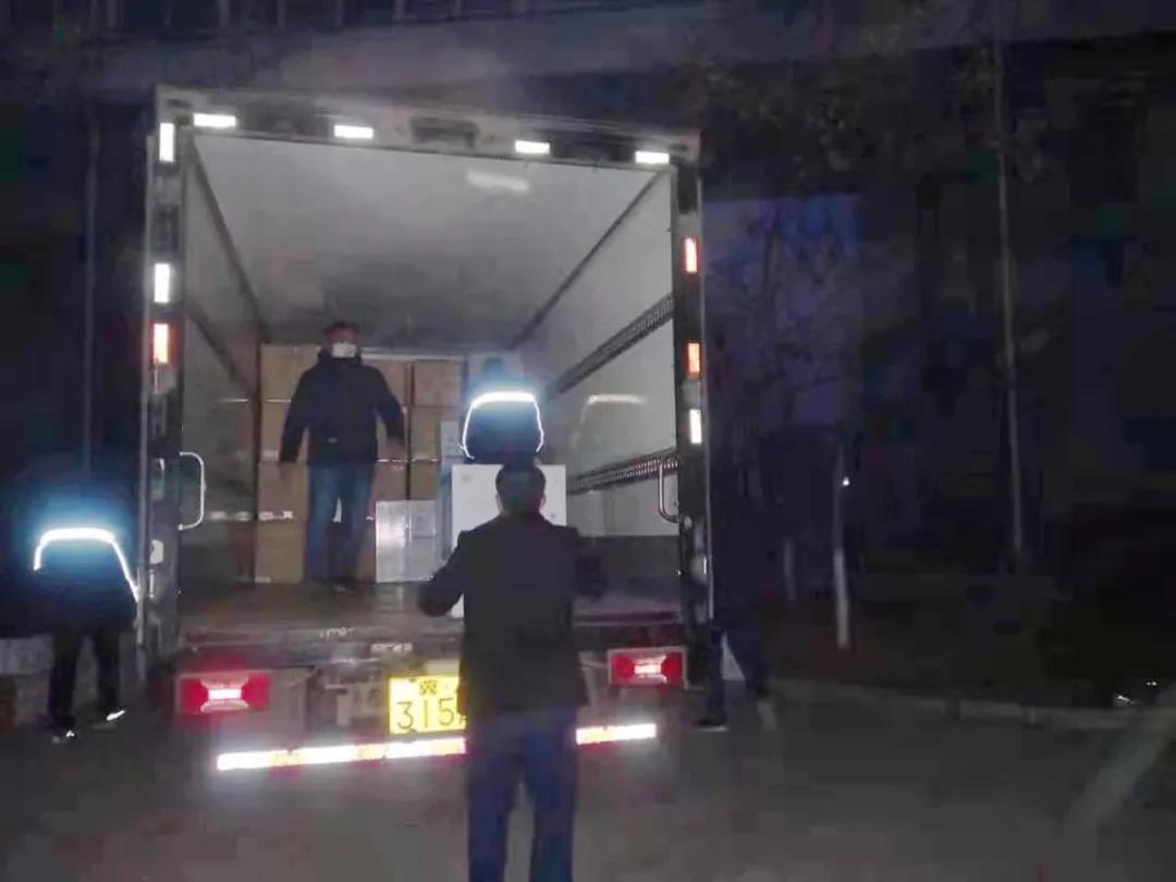 這樣深夜連續(xù)作業(yè)，已堅持了多日